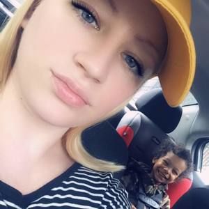 Meet your Posher, Adrianne